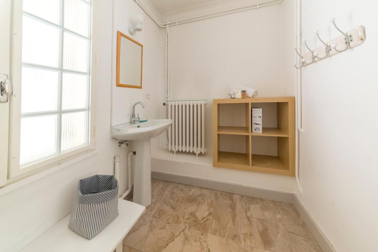 Appartement De Charme - Vue Sur Remparts - Wifi Gratuit - Parking Payant A Proximite Avignon Exterior foto